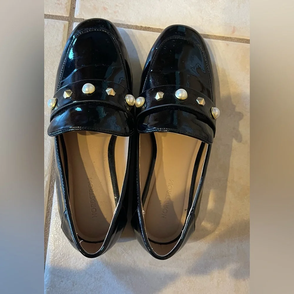 Nordstrom Girls Faye Loafer Shoes Patent Leather Studded Pearl Size US3 EU34